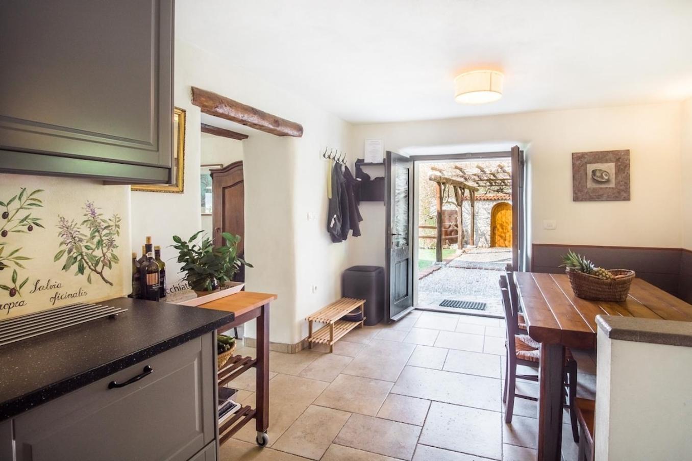 Kuninez, Holiday Home With Summer Kitchen โมสต์ นา โซชิ ภายนอก รูปภาพ